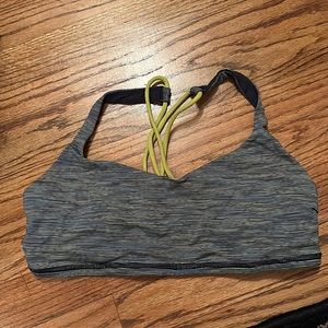 Lululemon sports bra size 6